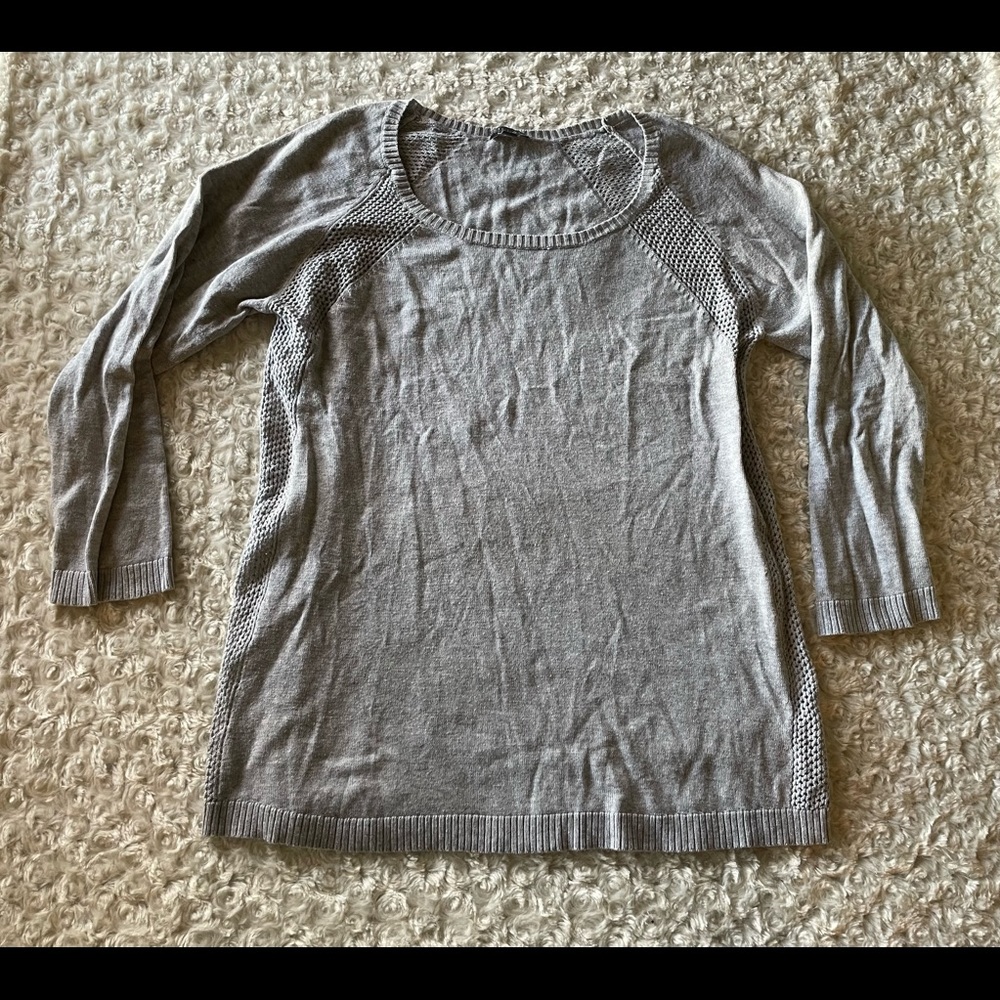 Lila P gray knit sweater size M